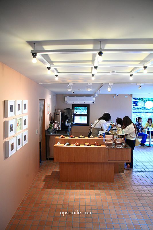 淡水日式古蹟玻璃屋咖啡廳【Flour Flour Bakery】2026新開幕淡水可頌專賣店