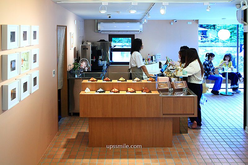 淡水日式古蹟玻璃屋咖啡廳【Flour Flour Bakery】2026新開幕淡水可頌專賣店