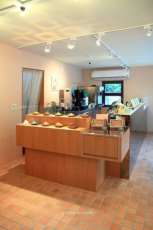 淡水日式古蹟玻璃屋咖啡廳【Flour Flour Bakery】2026新開幕淡水可頌專賣店