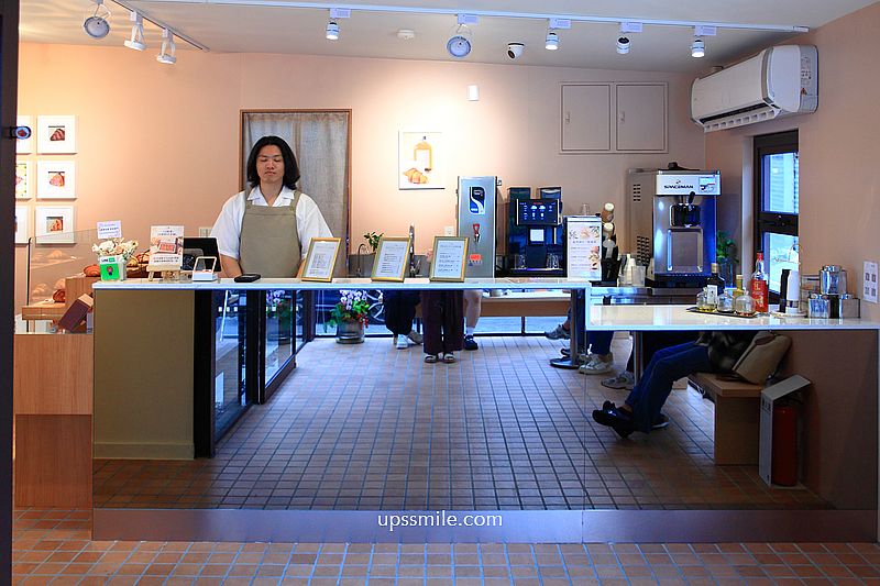 淡水日式古蹟玻璃屋咖啡廳【Flour Flour Bakery】2026新開幕淡水可頌專賣店