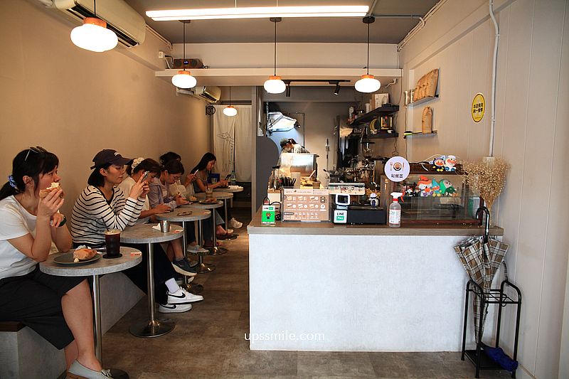 台電大樓站古亭師大美食【自己人早餐店】爆餡芋泥肉鬆吐司與炙燒醬香豬排三明治