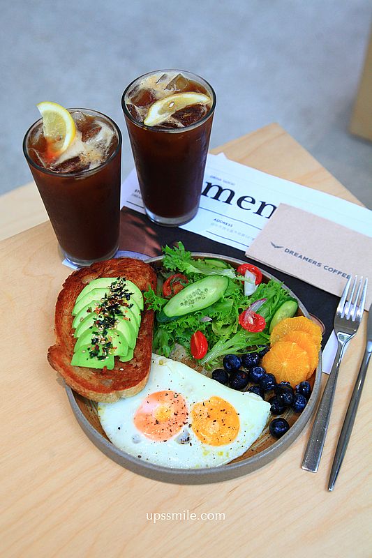 台中早午餐咖啡【Dreamers Coffee Roasters台中市政店】台中圓形玻璃屋咖啡廳景點 台中早午餐咖啡【Dreamers Coffee Roasters台中市政店】台中圓形玻璃屋咖啡廳景點