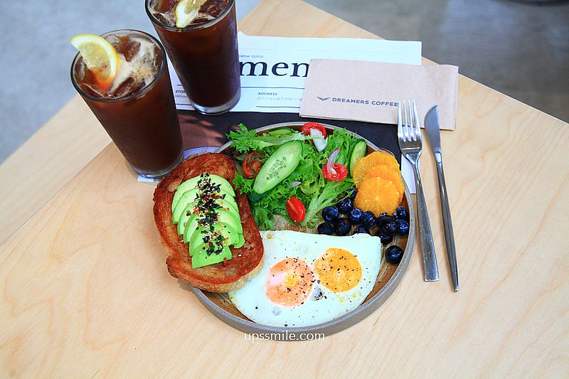 台中早午餐咖啡【Dreamers Coffee Roasters台中市政店】台中圓形玻璃屋咖啡廳景點 台中早午餐咖啡【Dreamers Coffee Roasters台中市政店】台中圓形玻璃屋咖啡廳景點