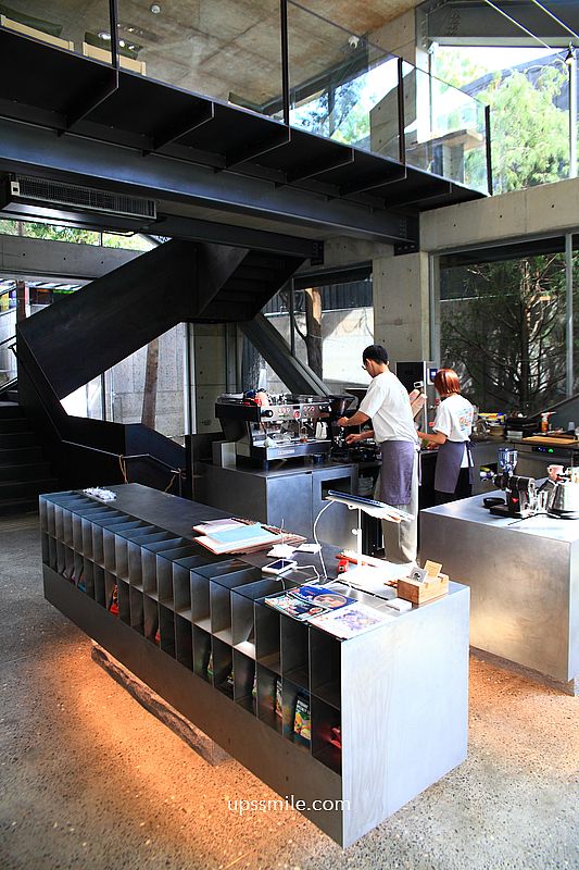 台中咖啡廳【Ritrovare coffee Finest尋品旬品咖啡西屯】獨棟台中清水模咖啡廳