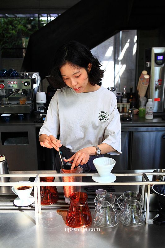 台中咖啡廳【Ritrovare coffee Finest尋品旬品咖啡西屯】獨棟台中清水模咖啡廳