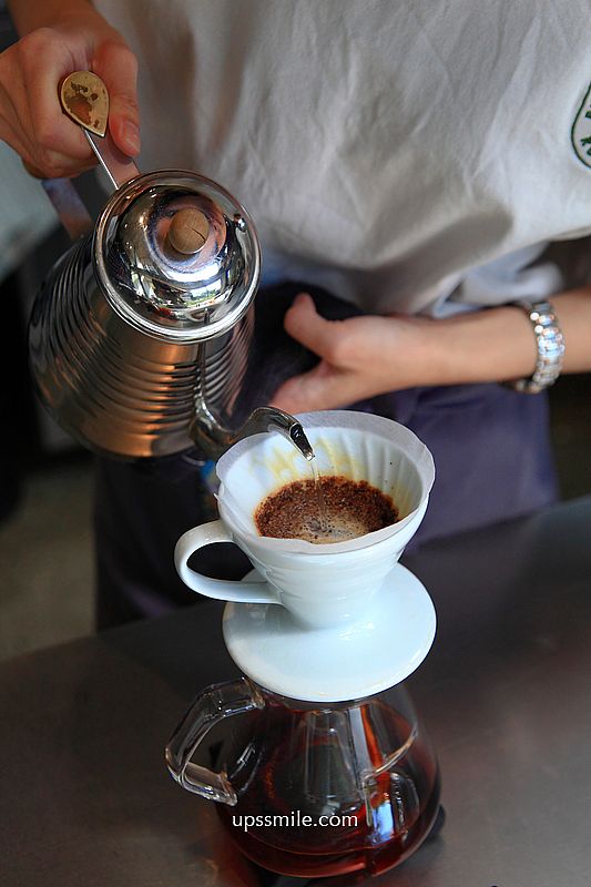 台中咖啡廳【Ritrovare coffee Finest尋品旬品咖啡西屯】獨棟台中清水模咖啡廳